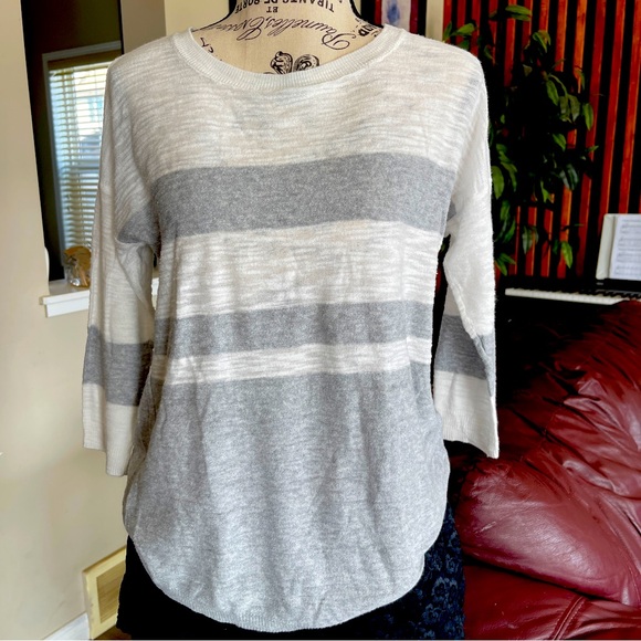 Vince Camuto Grey & White Stripe Crew Neck 3/4 Sleeves Fall Top Size XS - Picture 1 of 5